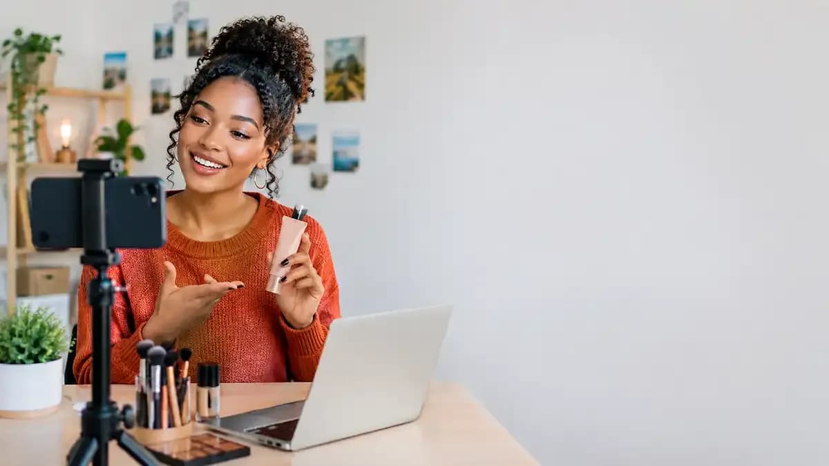 Social Media Influencer career image
